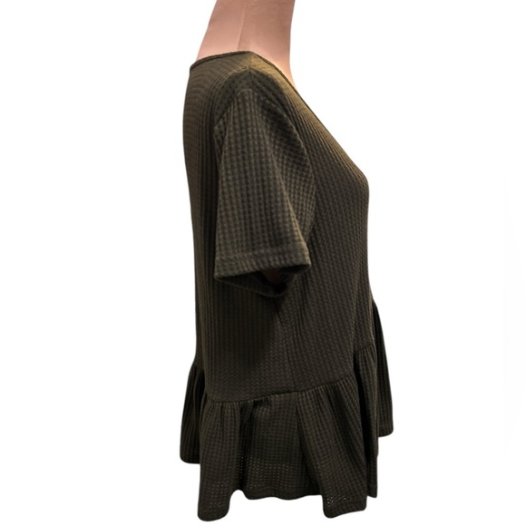 SHEIN Curve Plus V-Neck Waffle Knit Peplum Top Army Green  SHEIN Tag 2XL =US 16W - Picture 2 of 11